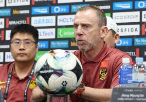 乐鱼中国官网-记者评国足：防守侵略性需提升，弱队打强队没犯规基本是投降了