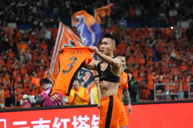 乐鱼体育登录入口-【中超】徐宏杰头球绝杀 玉昆1比0海牛中超高原首胜