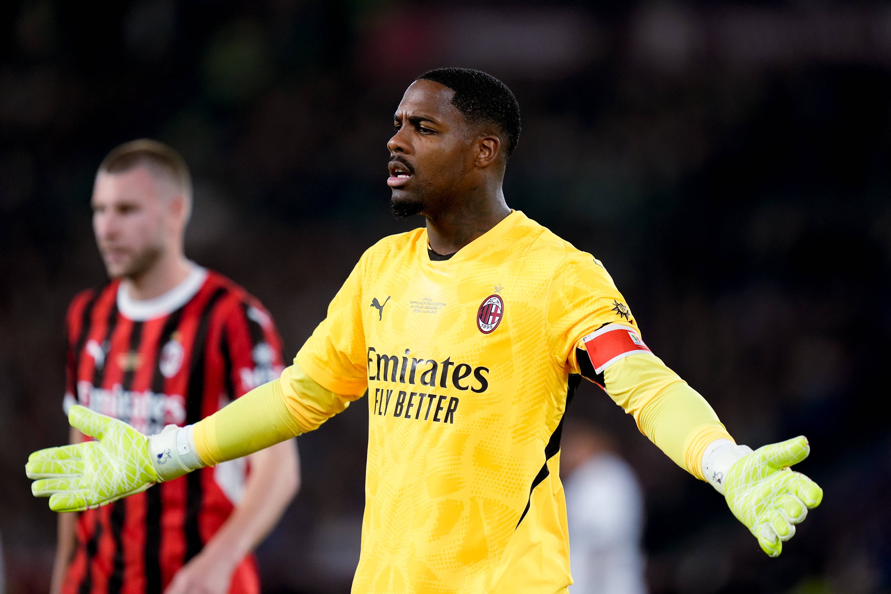 乐鱼体育登录入口-切尔西1800万欧元求购迈尼昂遇阻，阿莱格里敦促米兰留住门将