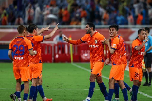 乐鱼体育登录入口-泰山半场后反弹靠什么擒狮：优秀的球队是不会连败