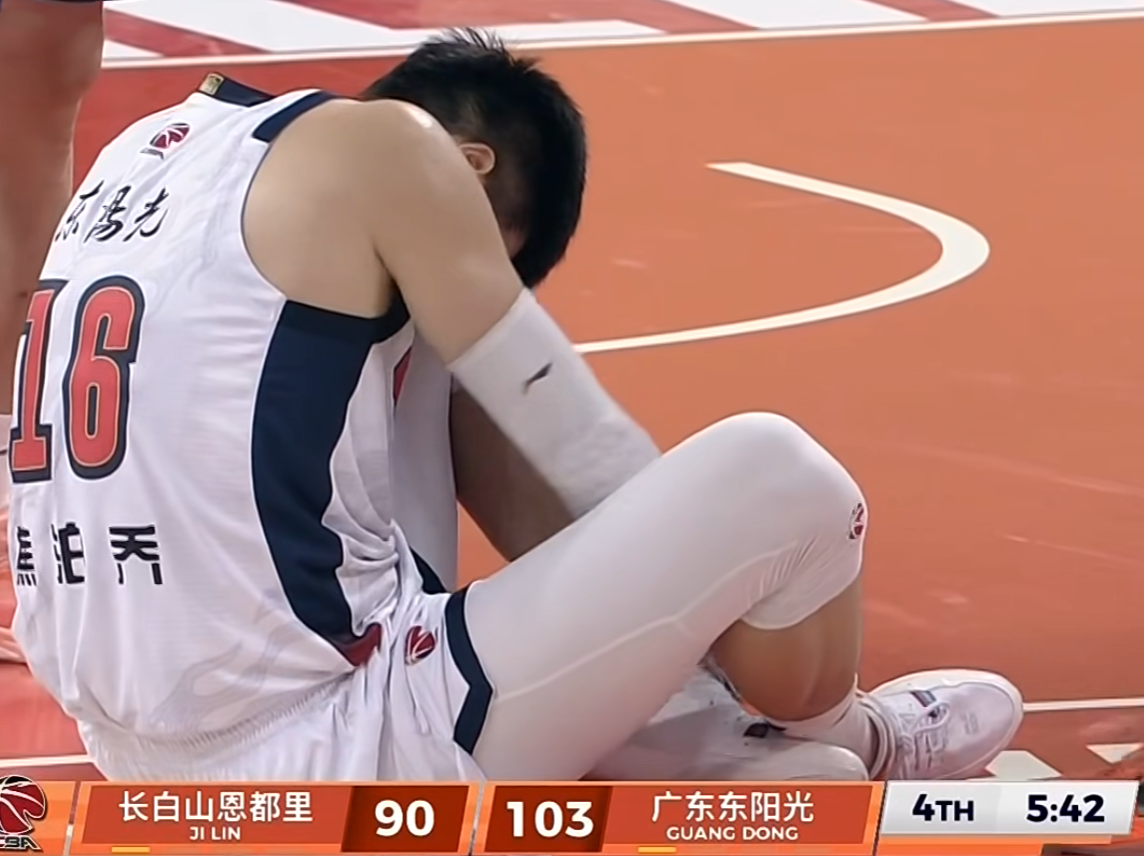 乐鱼中国官网-广东21分大胜吉林！奎因暴走42分，徐杰王者归来，焦泊乔意外伤退