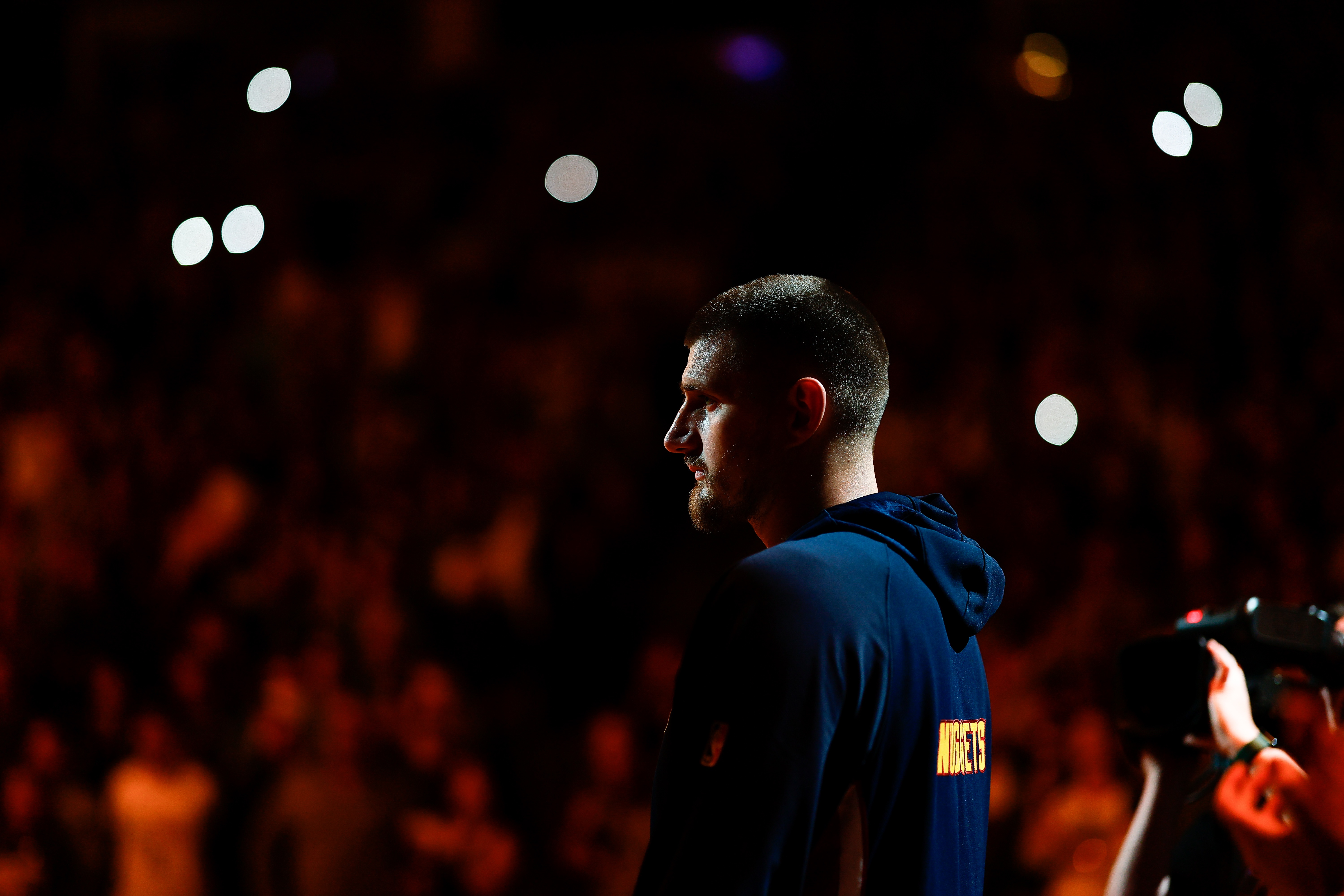 6场仅需送出12次助攻~约基奇将成首位连续两个赛季场均三双的中锋